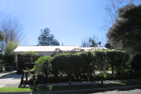 Photo of property in 8 Lynwood Place, Chedworth, Hamilton, 3210