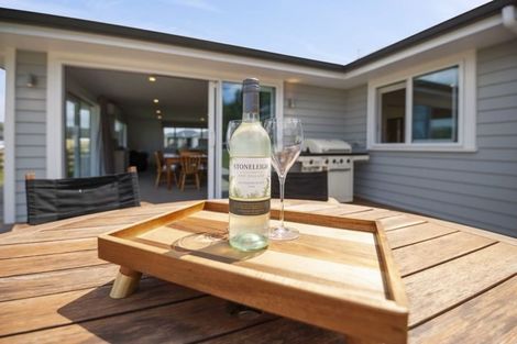 Photo of property in 10 Karaka Place, Kinloch, Taupo, 3377