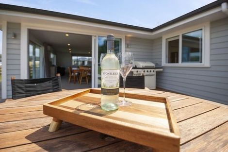 Photo of property in 10 Karaka Place, Kinloch, Taupo, 3377