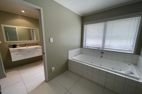 Photo of property in 16 Forest Heights, Wanaka, 9305