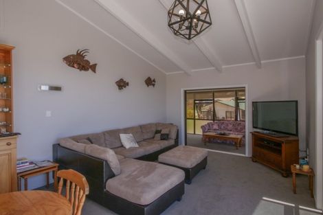 Photo of property in 20 Stratford Drive, Cable Bay, 0420