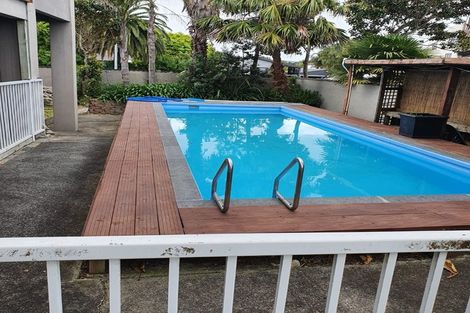 Photo of property in 1 Millen Place, Clarks Beach, 2122