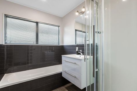 Photo of property in 11 Picketboat Lane, Whitby, Porirua, 5024