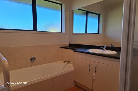 Photo of property in 469 Waitakere Road, Taupaki, Henderson, 0782