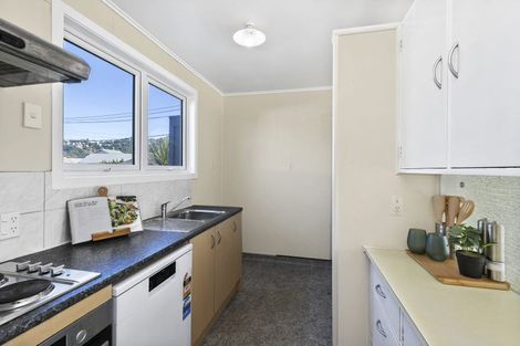 Photo of property in 2/55 Apu Crescent, Lyall Bay, Wellington, 6022