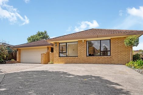 Photo of property in 3 Voltaire Court, Botany Downs, Auckland, 2010