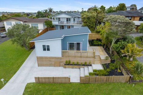 Photo of property in 15 Rosario Crescent, Red Beach, 0932