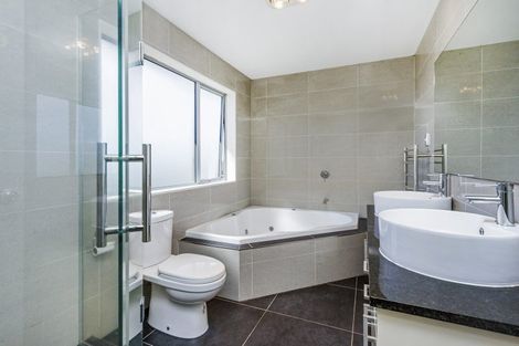 Photo of property in 44 Namsan Close, Fairview Heights, Auckland, 0632