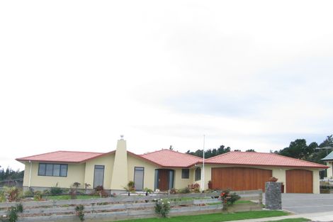 Photo of property in 9 Marua Palm Grove, Timberlea, Upper Hutt, 5018