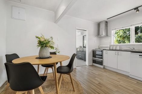 Photo of property in 4/155 Shakespeare Road, Milford, Auckland, 0620