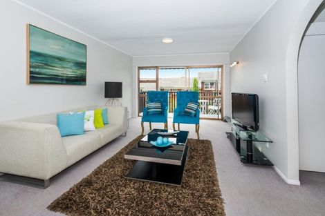 Photo of property in 3/8 Hart Road, Hauraki, Auckland, 0622