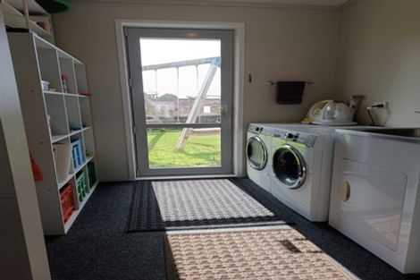 Photo of property in 3a Pipitea Place, Whalers Gate, New Plymouth, 4310