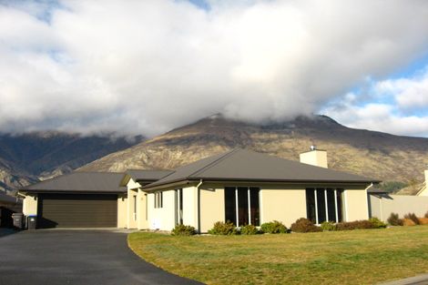 Photo of property in 4 Ada Place, Lake Hayes, Queenstown, 9304
