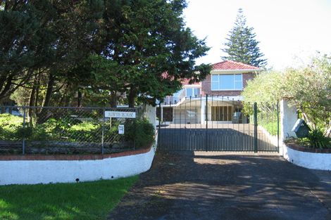 Photo of property in 42 Alwyn Avenue, Te Atatu South, Auckland, 0610