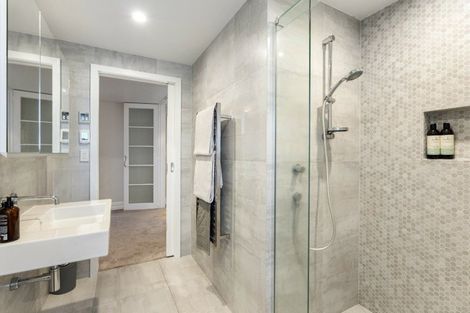 Photo of property in 73 Hinemoa Street, Birkenhead, Auckland, 0626