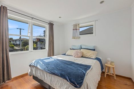 Photo of property in 58 Vodanovich Road, Te Atatu South, Auckland, 0610