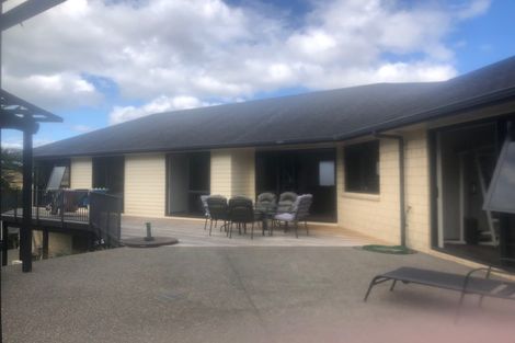 Photo of property in 111 Roberta Crescent, Orewa, 0931