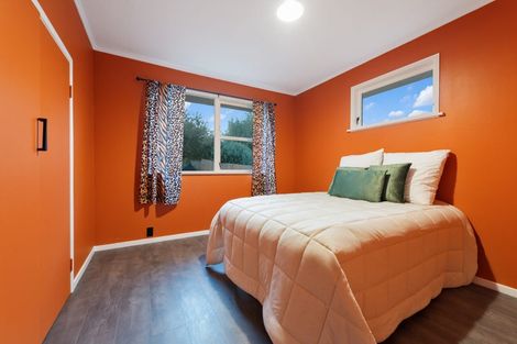 Photo of property in 16 Thornlow Street, Glendene, Auckland, 0602