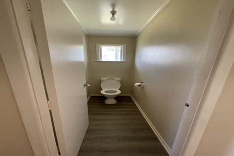 Photo of property in 8 Barron Drive, Green Bay, Auckland, 0604