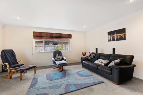 Photo of property in 5 Ernest Shackleton Place, Waiuku, 2123