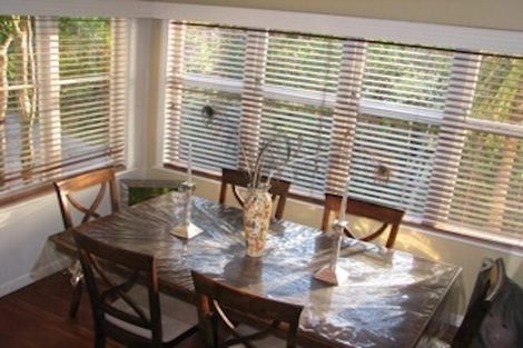 Photo of property in 1/130 Sunset Road, Unsworth Heights, Auckland, 0632