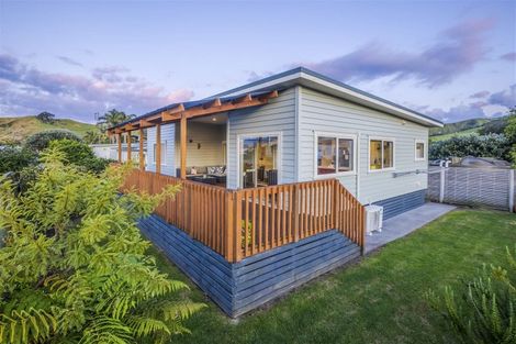 Photo of property in 3 Karaka Road, Kawakawa Bay, Papakura, 2585