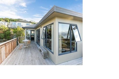 Photo of property in 4 Forbes Lane, Newlands, Wellington, 6037