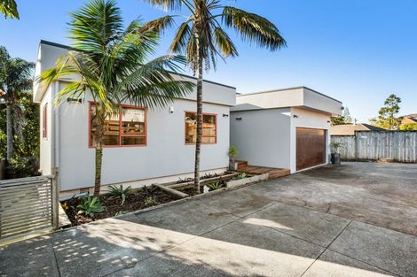 Photo of property in 13a Cliff View Drive, Green Bay, Auckland, 0604