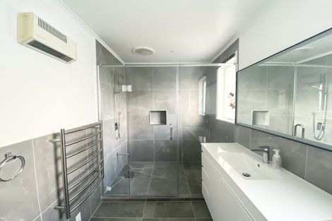 Photo of property in 532a Glenfield Road, Glenfield, Auckland, 0629