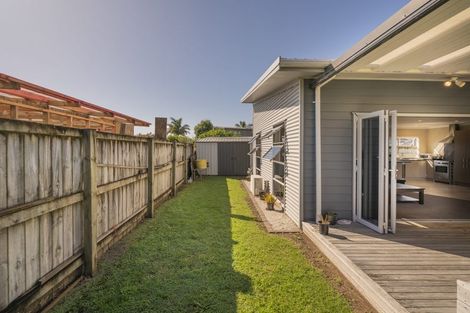 Photo of property in 8 Dotterel Place, Whitianga, 3510