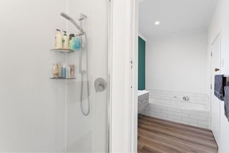 Photo of property in 41 Queens Road, Glen Avon, New Plymouth, 4312