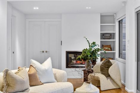 Photo of property in 40 Roslyn Road, Bluff Hill, Napier, 4110