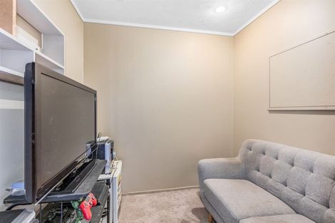 Photo of property in 32 Sombrero View, Ascot Park, Porirua, 5024