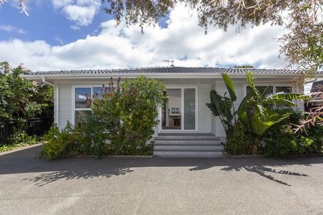Photo of property in 9 Nugget Grove, Raumati Beach, Paraparaumu, 5032