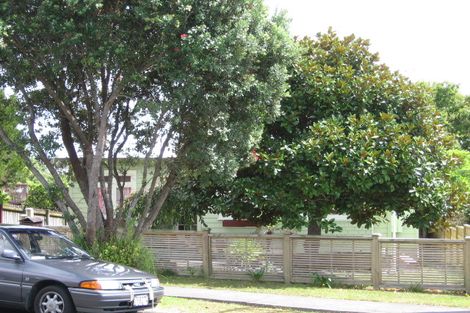 Photo of property in 2 Gazelle Avenue, Beach Haven, Auckland, 0626