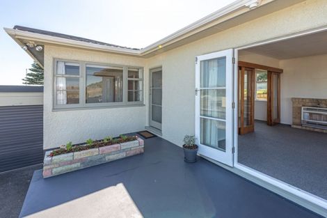 Photo of property in 5 Short Street, Castlecliff, Whanganui, 4501