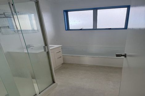 Photo of property in 2/25 Gill Avenue, Te Atatu Peninsula, Auckland, 0610