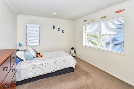 Photo of property in 8 Scotsmoor Drive, Wattle Downs, Auckland, 2103