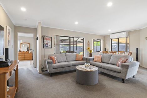 Photo of property in 9 Woodcroft Way, Pukekohe, 2120