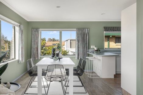 Photo of property in 5 Burnt Oak Drive, Pyes Pa, Tauranga, 3112