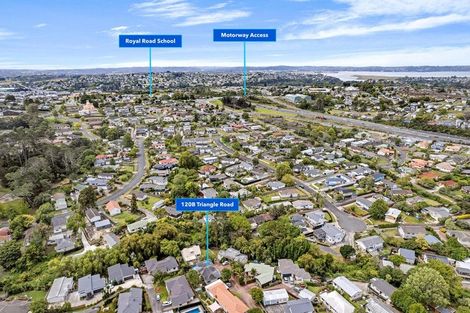 Photo of property in 120b Triangle Road, Massey, Auckland, 0614