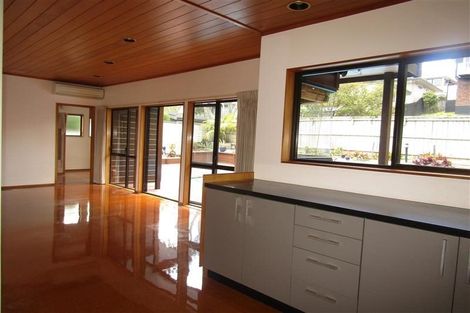 Photo of property in 1/50 Masterton Road, Rothesay Bay, Auckland, 0630