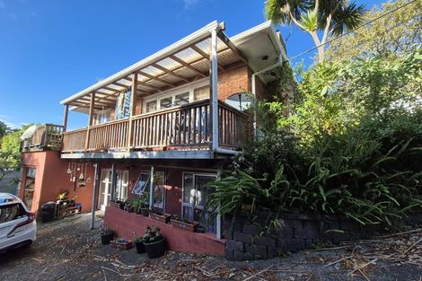 Photo of property in 1 Lauderdale Road, Birkdale, Auckland, 0626