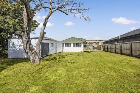 Photo of property in 15 Waione Avenue, Te Atatu Peninsula, Auckland, 0610