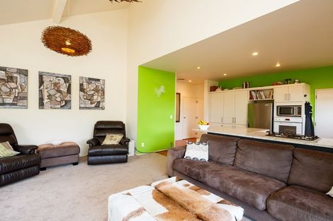 Photo of property in 92 Pacific Drive, Fitzherbert, Palmerston North, 4410