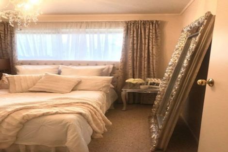 Photo of property in 70 Sailmaker Close, Whitby, Porirua, 5024