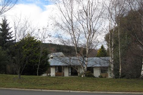 Photo of property in 16 Kowhai Drive, Wanaka, 9305