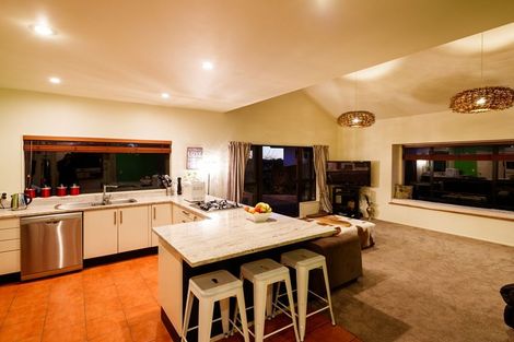 Photo of property in 92 Pacific Drive, Fitzherbert, Palmerston North, 4410