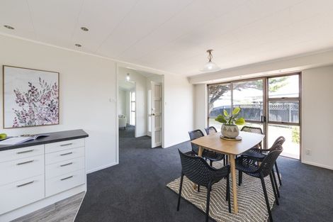 Photo of property in 3 Escort Grove, Awapuni, Palmerston North, 4412