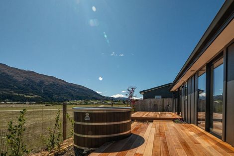 Photo of property in 191 Burdon Loop, Lake Hawea, 9382